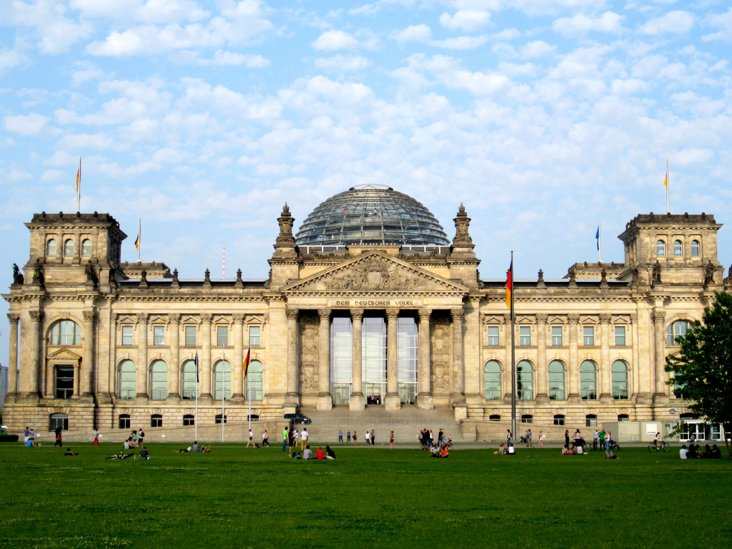 Reichstag im Sommer