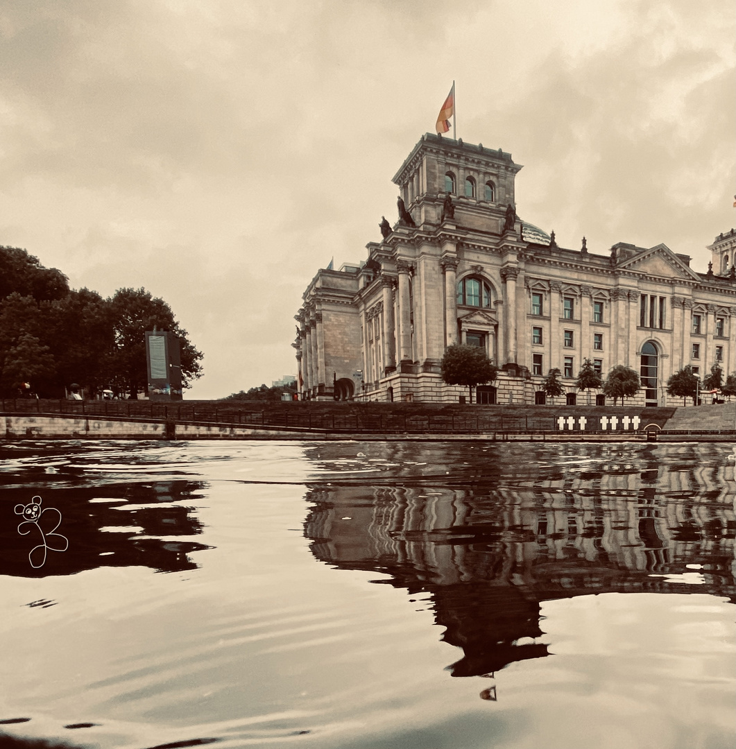 Reichstag im Spiegel 