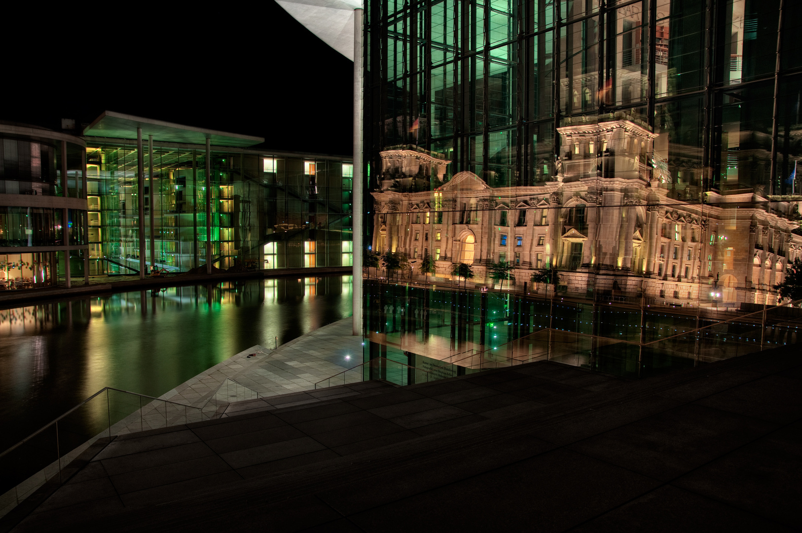 Reichstag im Spiegel