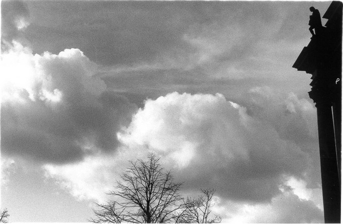 Reichstag in Wolken.