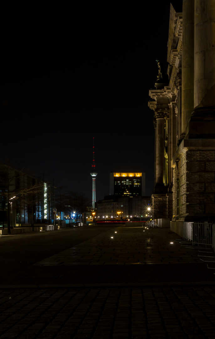 Reichstag mit Blick auf den Fernsehturm