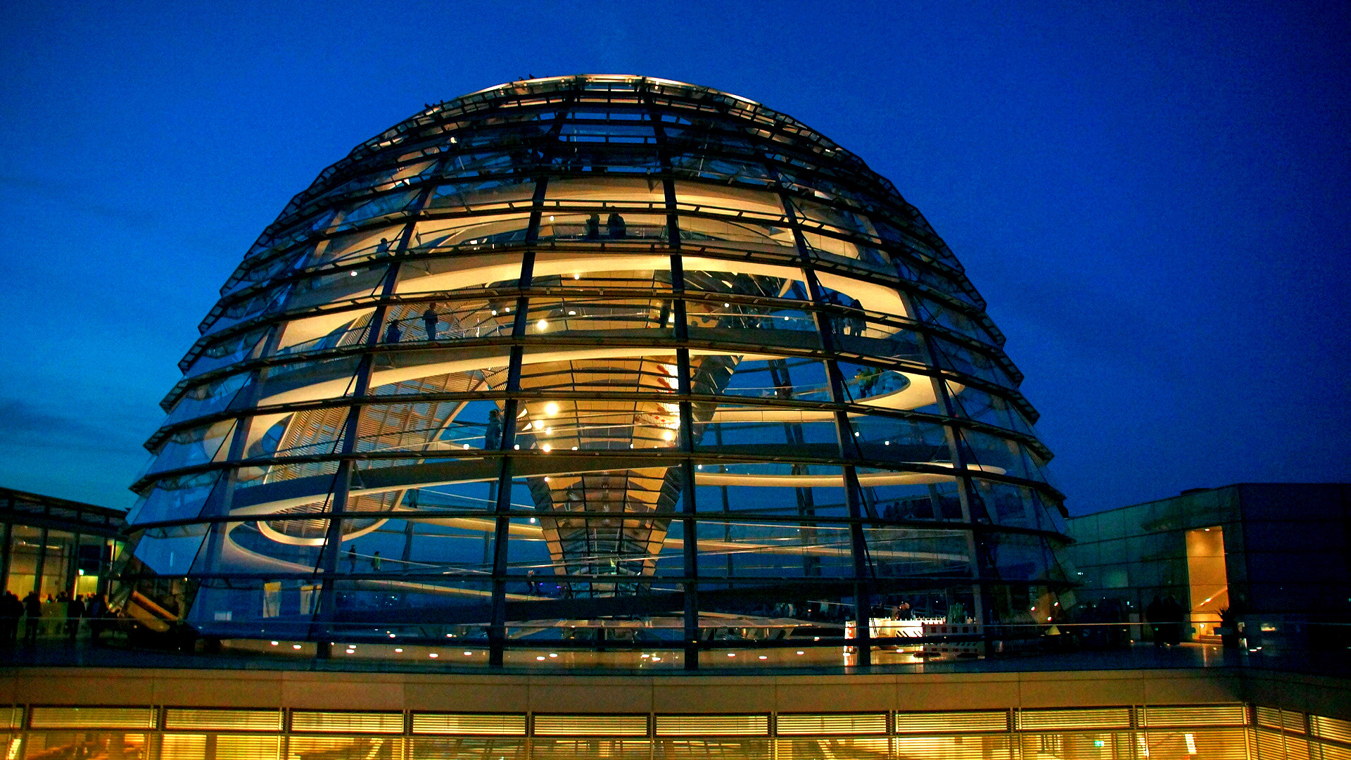 Reichstag mit Durchblick