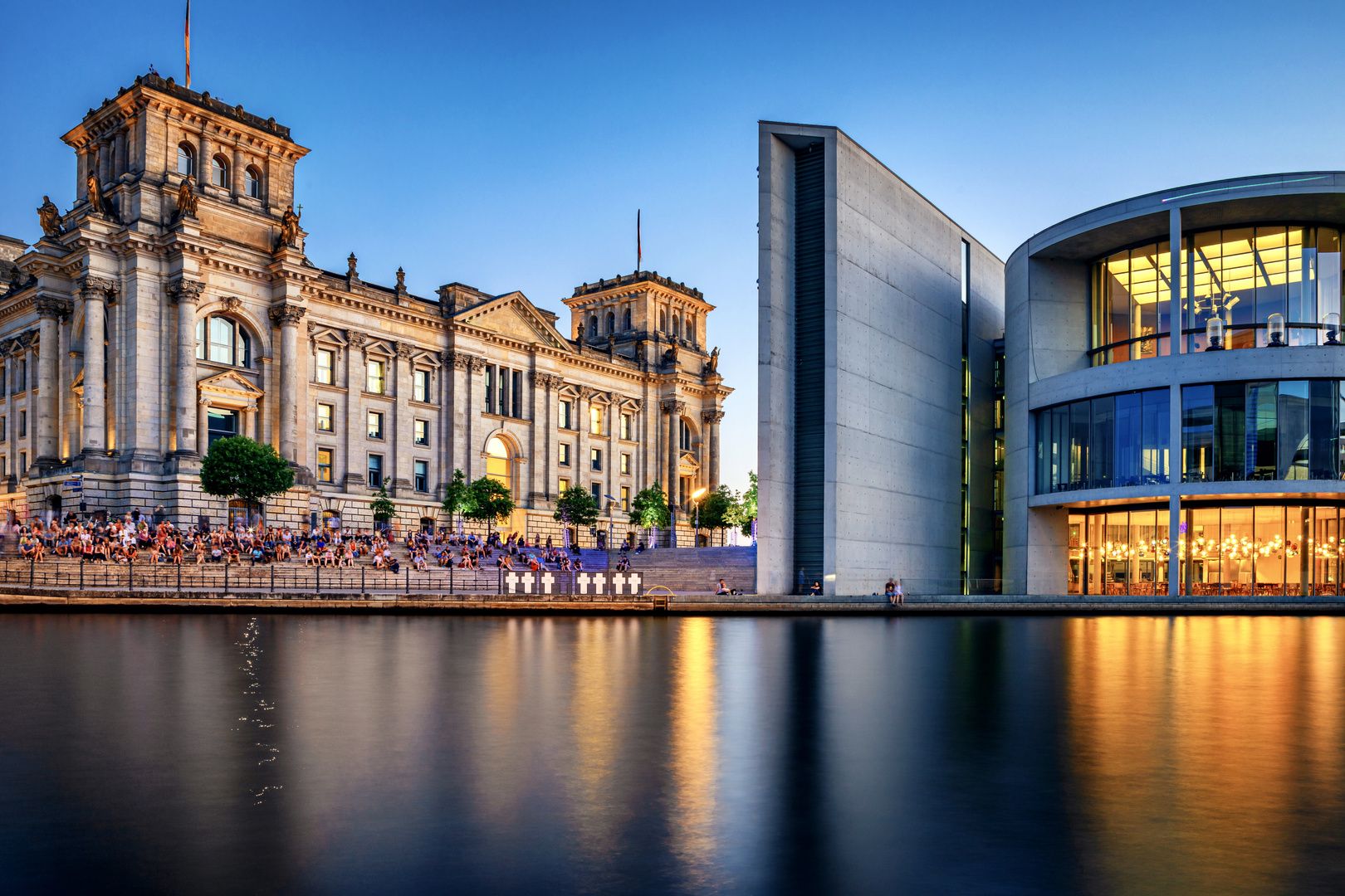 Reichstag / Paul-Löbe-Haus zur blauen Stunde