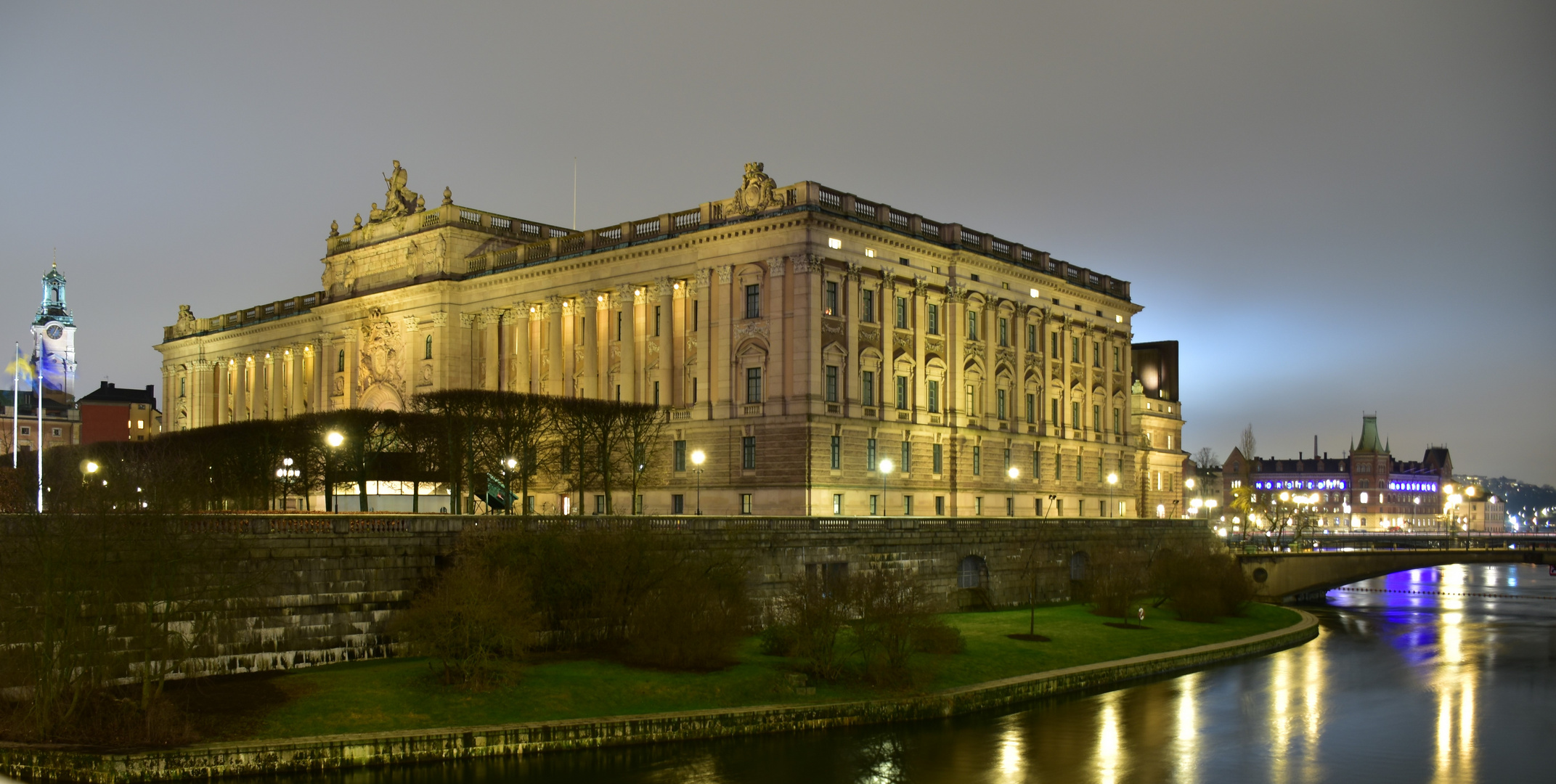 Reichstag Stockholm bei Nacht. 