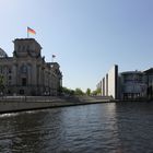 Reichstag und Paul-Löbe-Haus von der Spree aus...