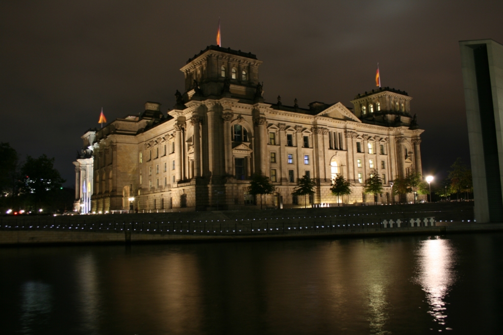 Reichstag von der Spreeseite bei Nacht am 14.09.2008