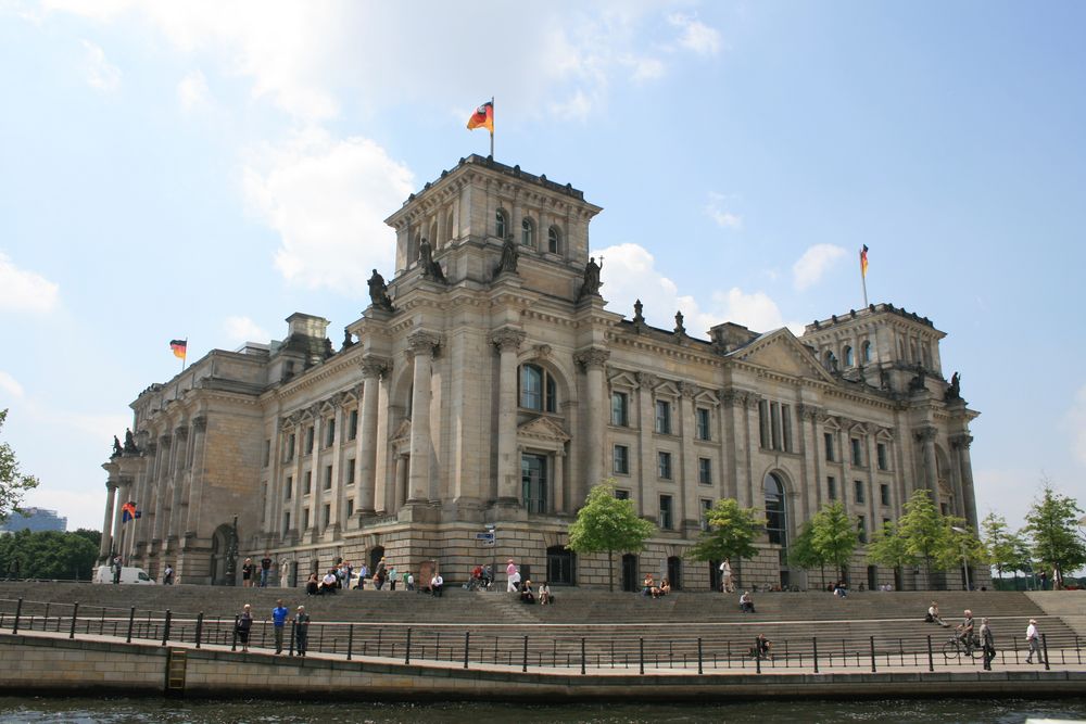 Reichstag......Ansicht von der Spree