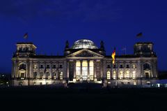 Reichstaggebäude bei Nacht