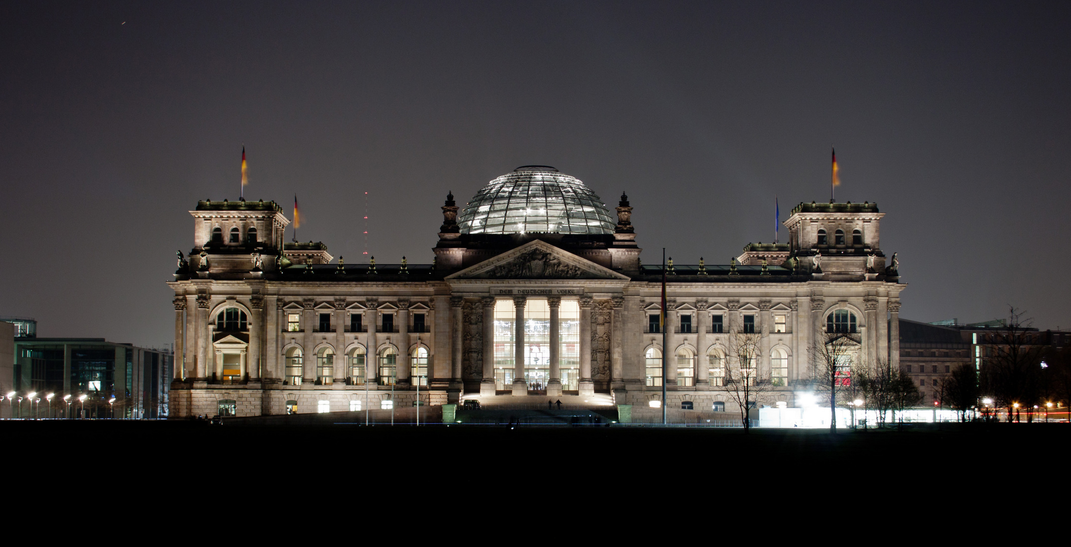 Reichstagsgebäude bei Nacht