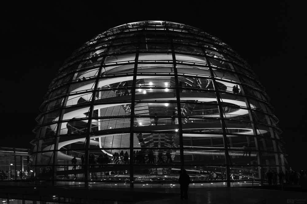 Reichstagskuppel bei Nacht