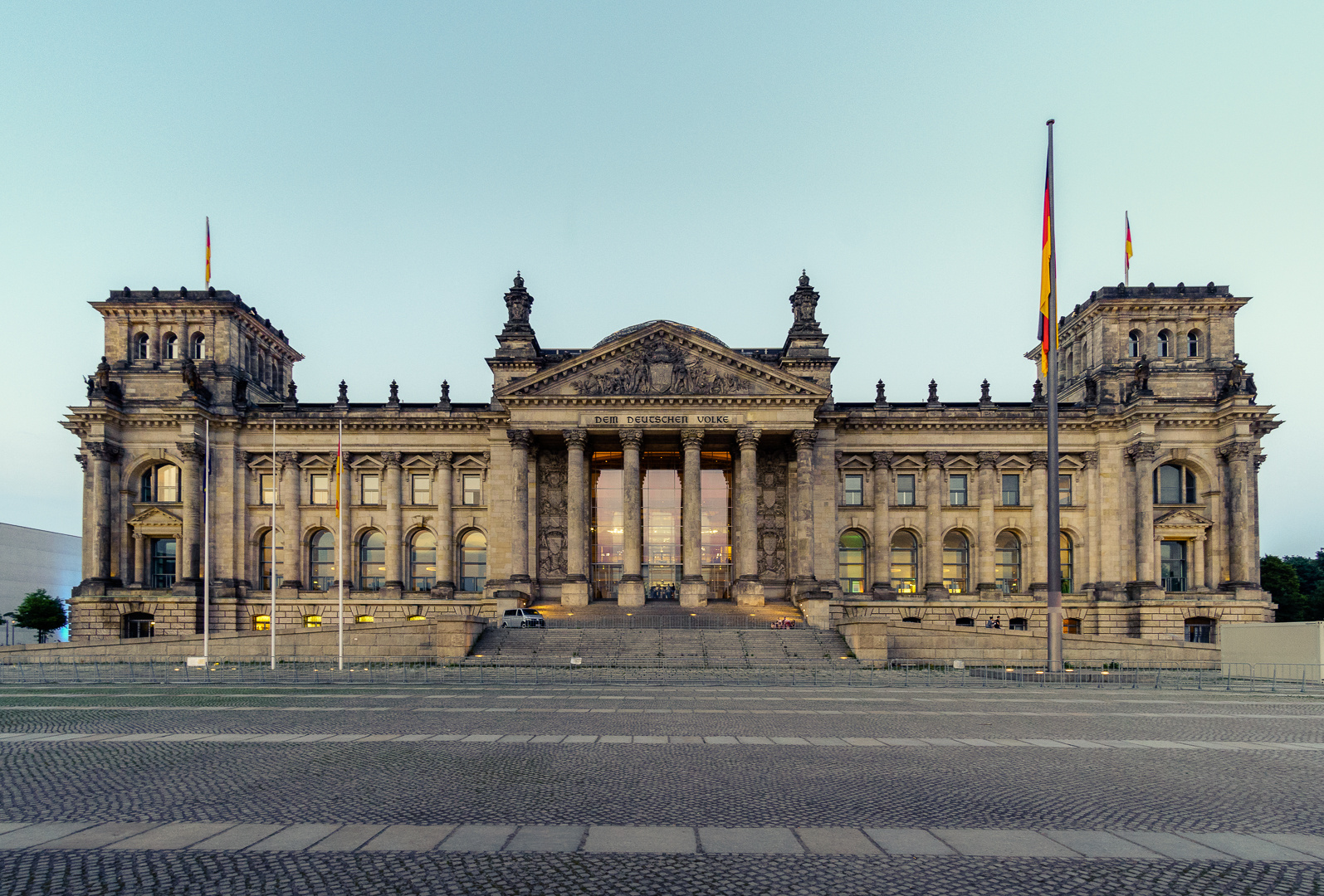 Reichtagsgebäude am späten Abend