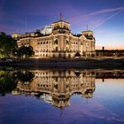 Reichtstag Berlin beleuchtet mit Spiegelung (digital)