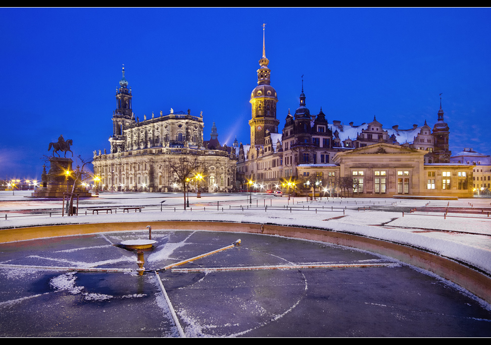 Reidenzschloss@night