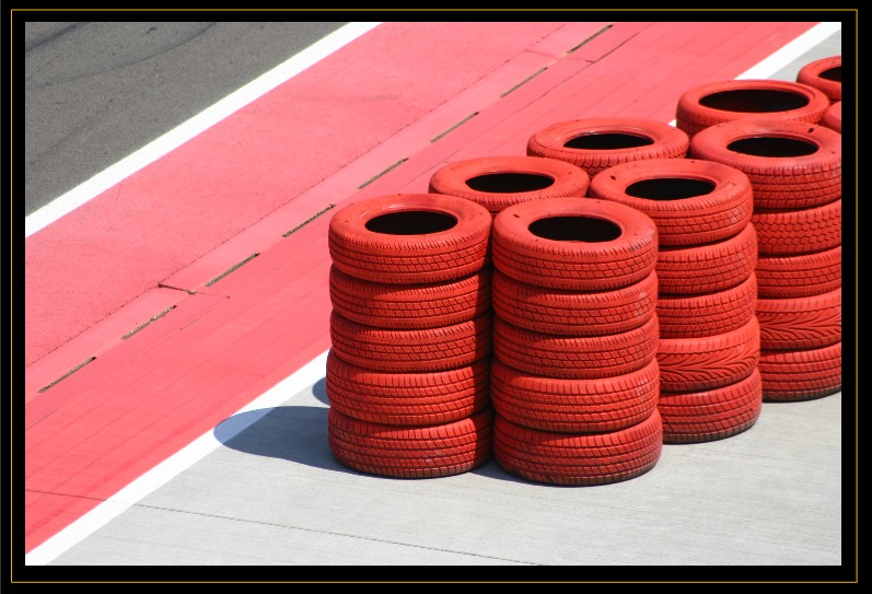 Reihe Roter Reifen
