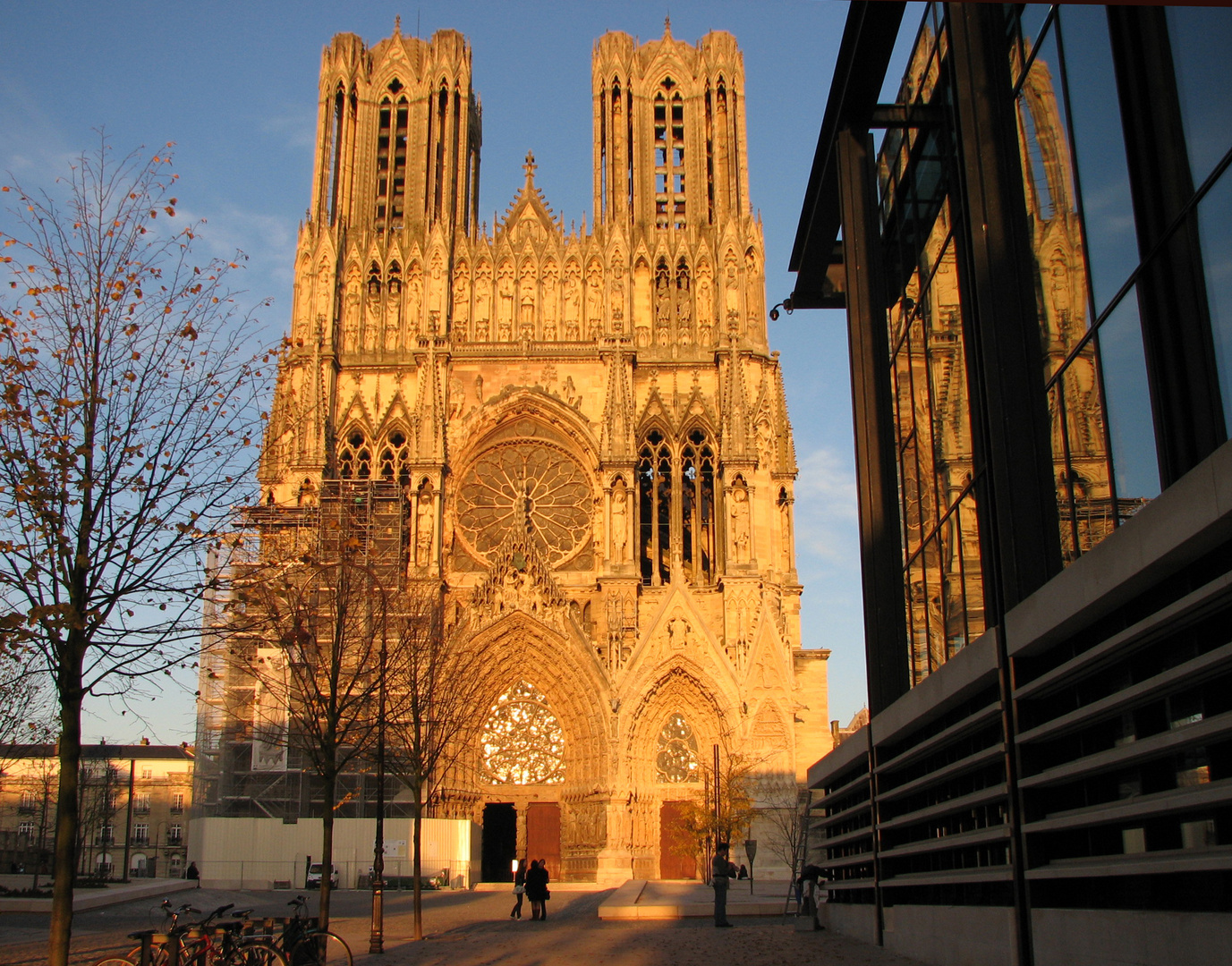 Reims : Cathédrale et son reflet dans la médiathèque