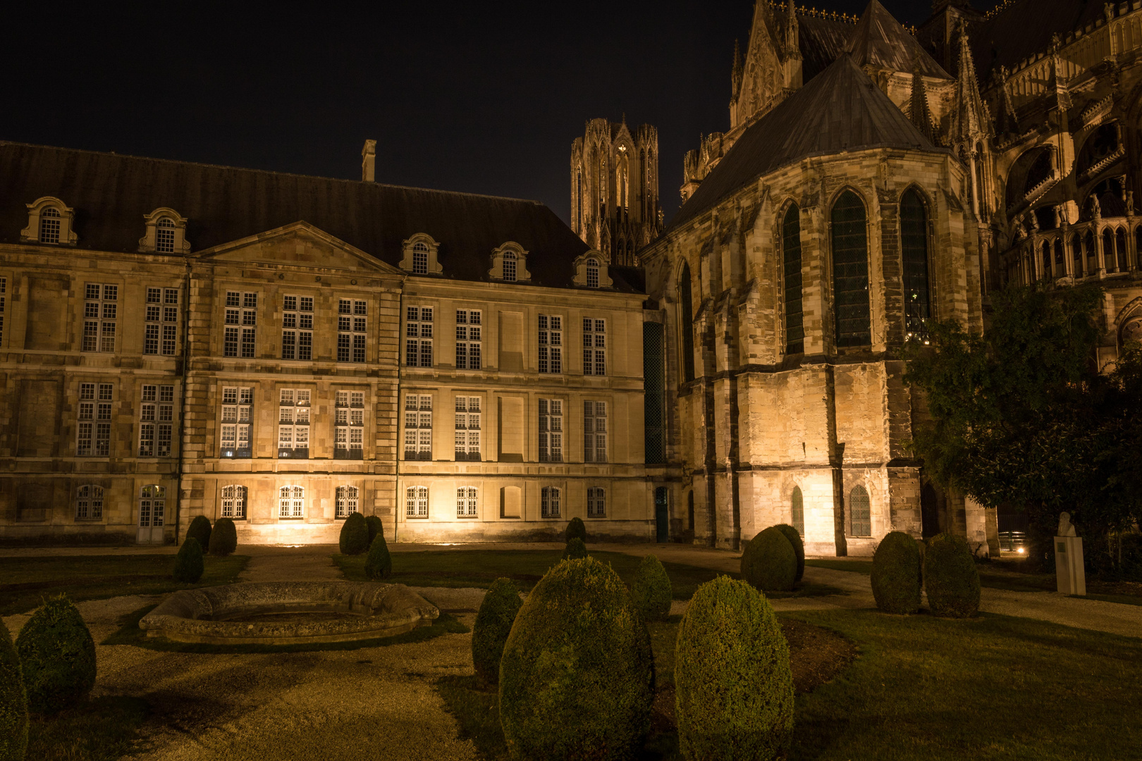 Reims-Kathedrale und Palais du Tau