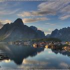 Reine auf den Lofoten in den letzten Sonnenstrahlen : Norwegen-Reise 2014