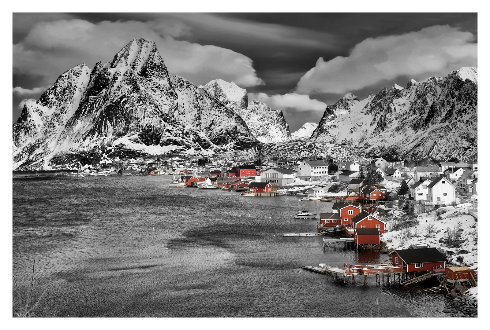 Reine Lofoten im Winter schwarz-weiss-coloriert