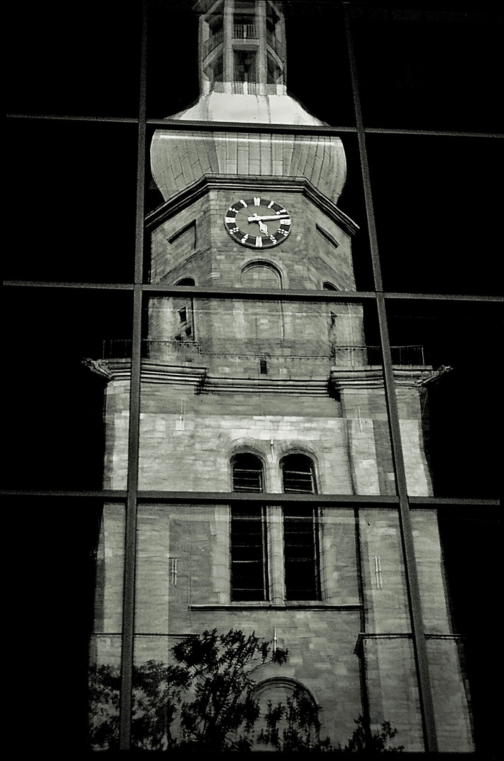 „Reinoldikirche im Fenster"...