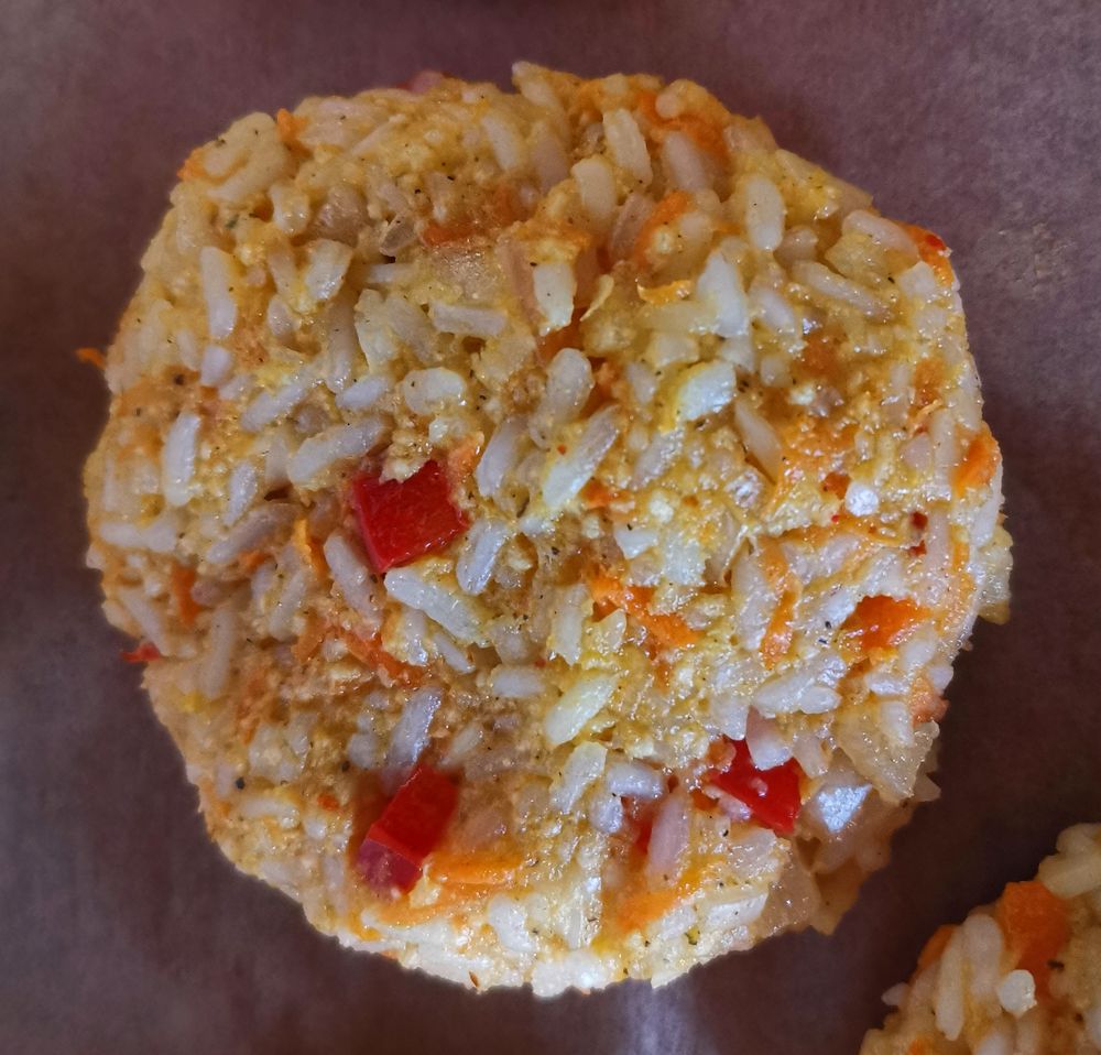 Reis Frikadelle mit Paprika, Mais, Eigelb und Käse Foto &amp; Bild ...