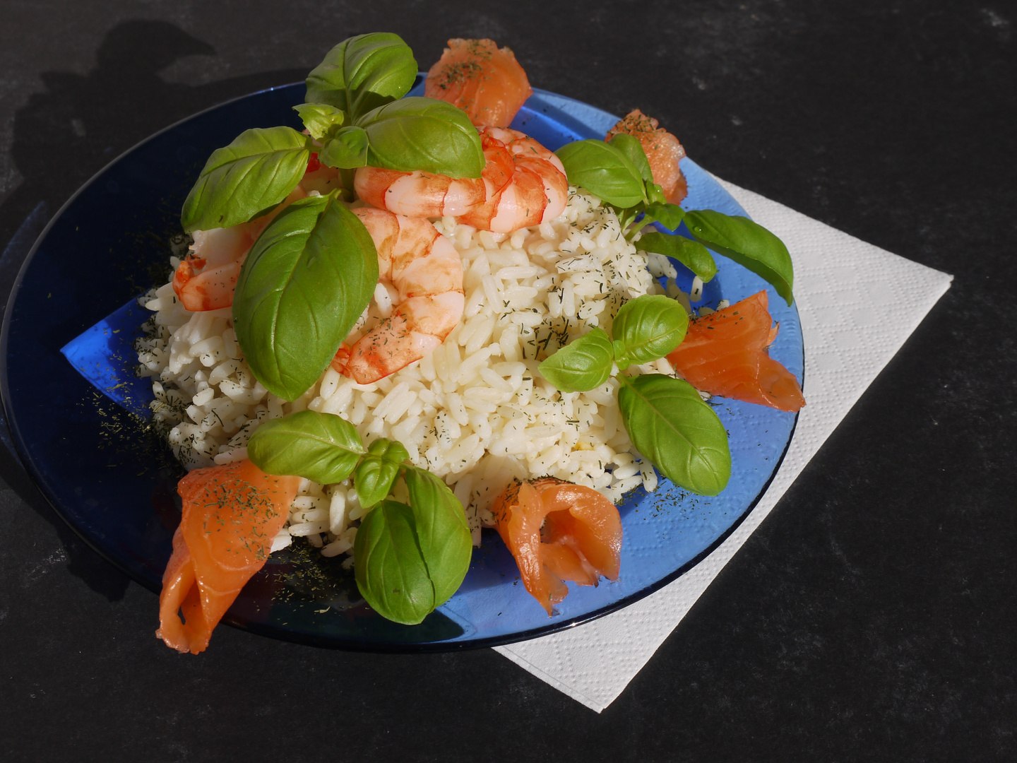 Reis mit Lachs und Garnelen