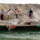 Reisebericht: <Nord Myanmar (Burma)> 2009 - Teil 19 – Harte Frauenarbeit am Fluss bei Myitkyina