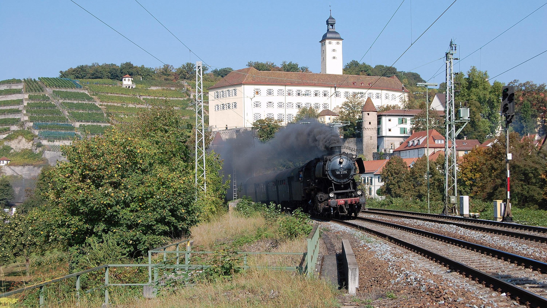 "Reisen wie vor 50 Jahren" auf der Neckartalbahn am Schloss Horneck in Gundelsheim 26.9.2009