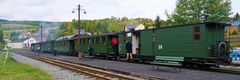 Reisende mit der Preßnitztalbahn in Steinbach/Erzg.