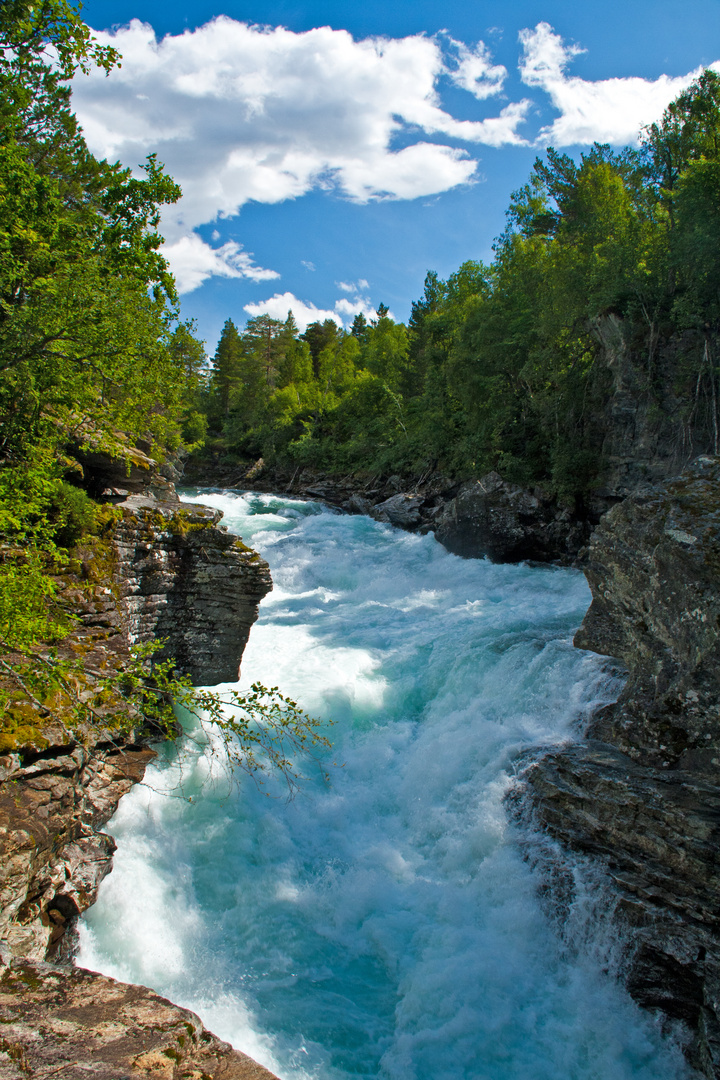 reißender Fluss