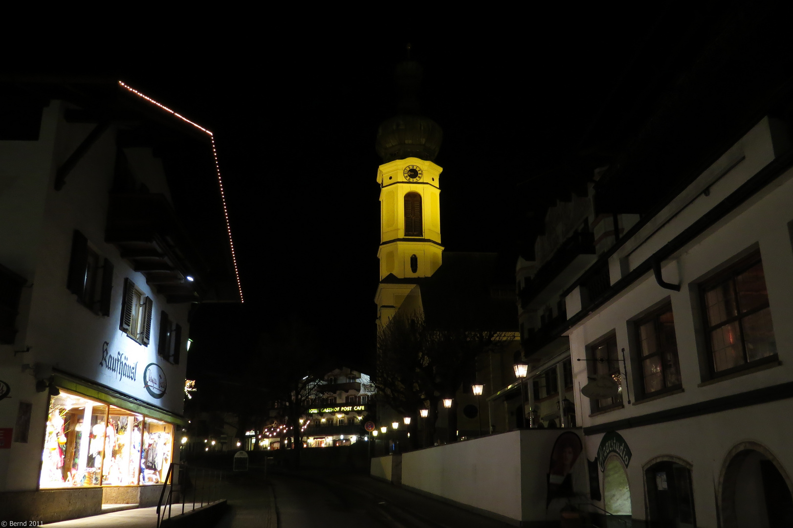 Reit im Winkl - Dorfstr. mit Blick auf die Pfarrkirche St. Pankratius