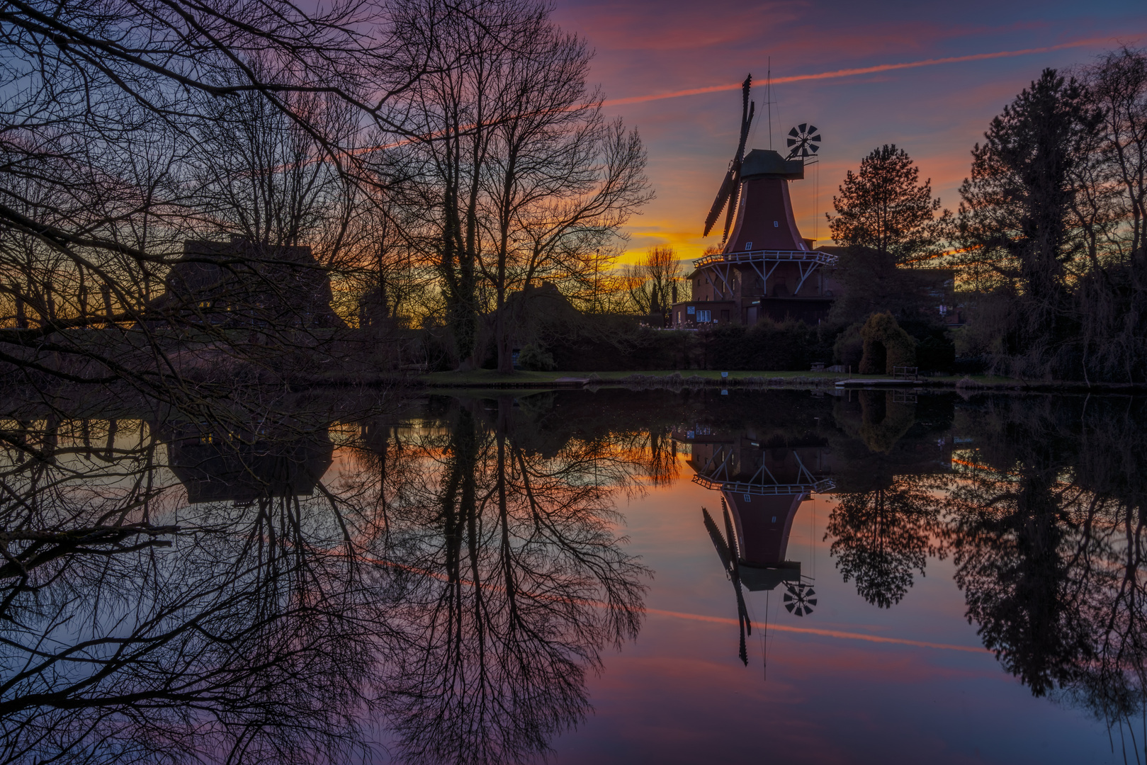 Reitbrooker Mühle im lila Abendlicht