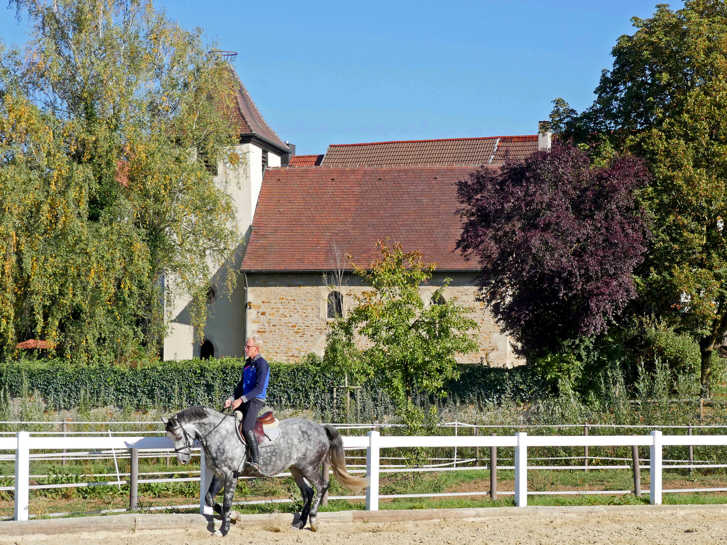 Reiten vor historischem Hintergrund