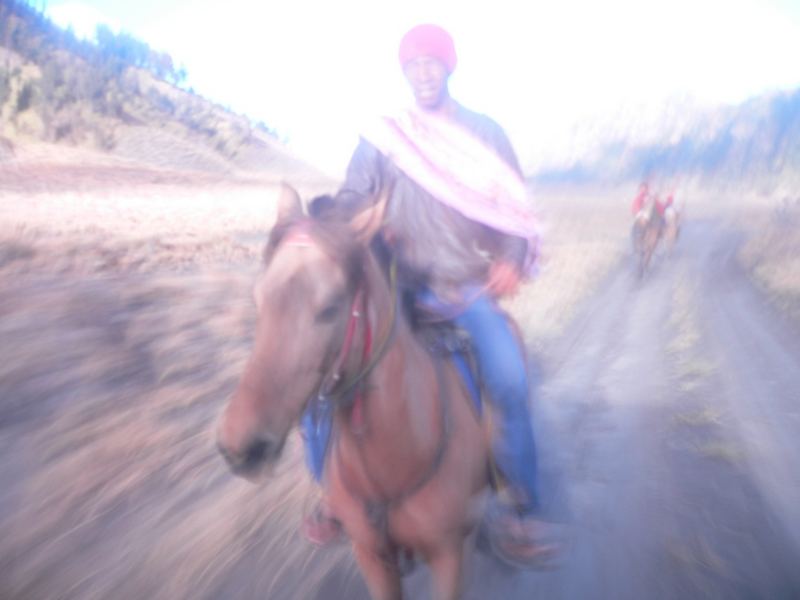 Reiter in der Tengger Caldera von Dirk Paasche