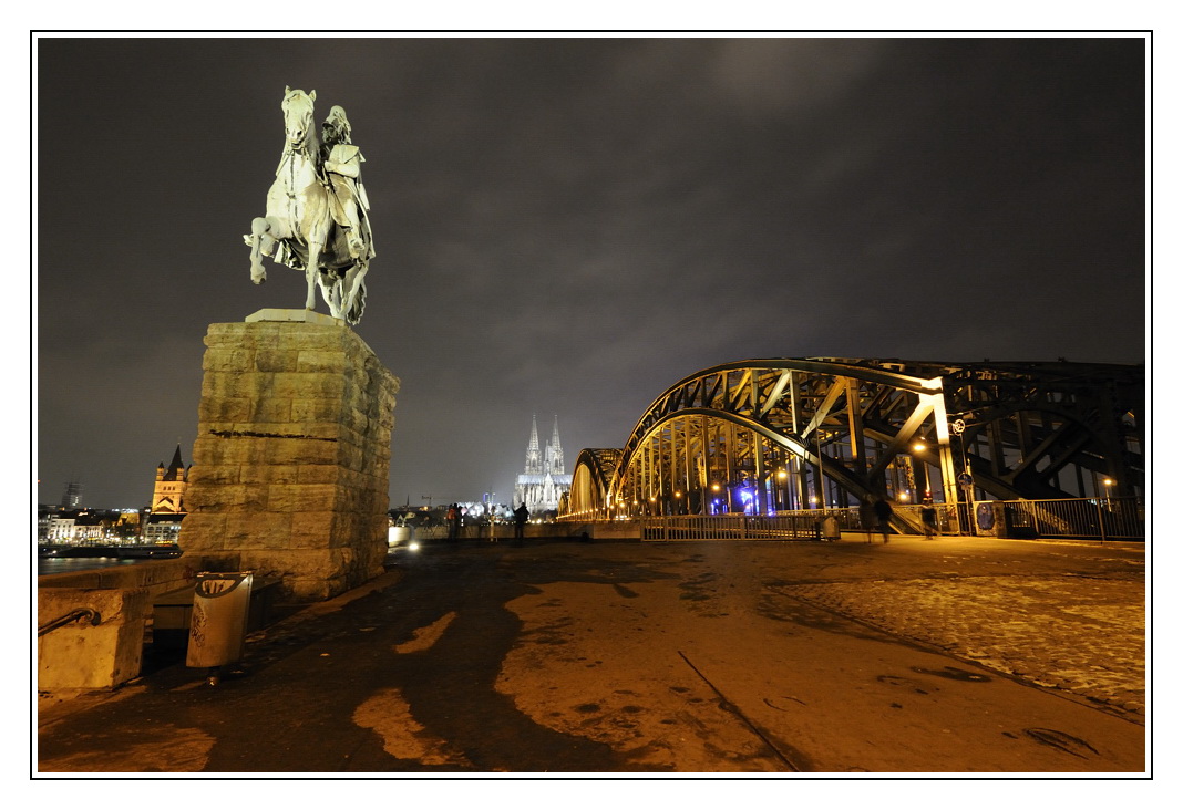 Reiterdenkmal an der Eisenbahnbrücke