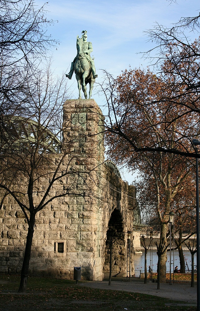 Reiterdenkmal vor der Hohenzollernbrücke (29.11.2011) (2)