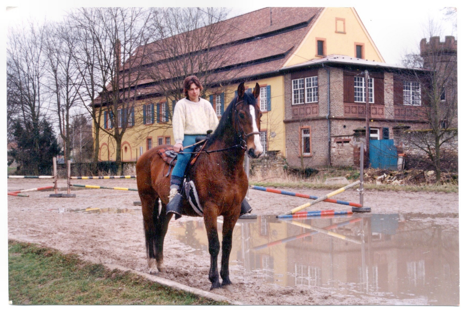 Reiterin auf dem Reitplatz