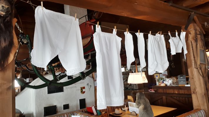 Reizende Wäsche auf 2340 m Höhe ! ;-)