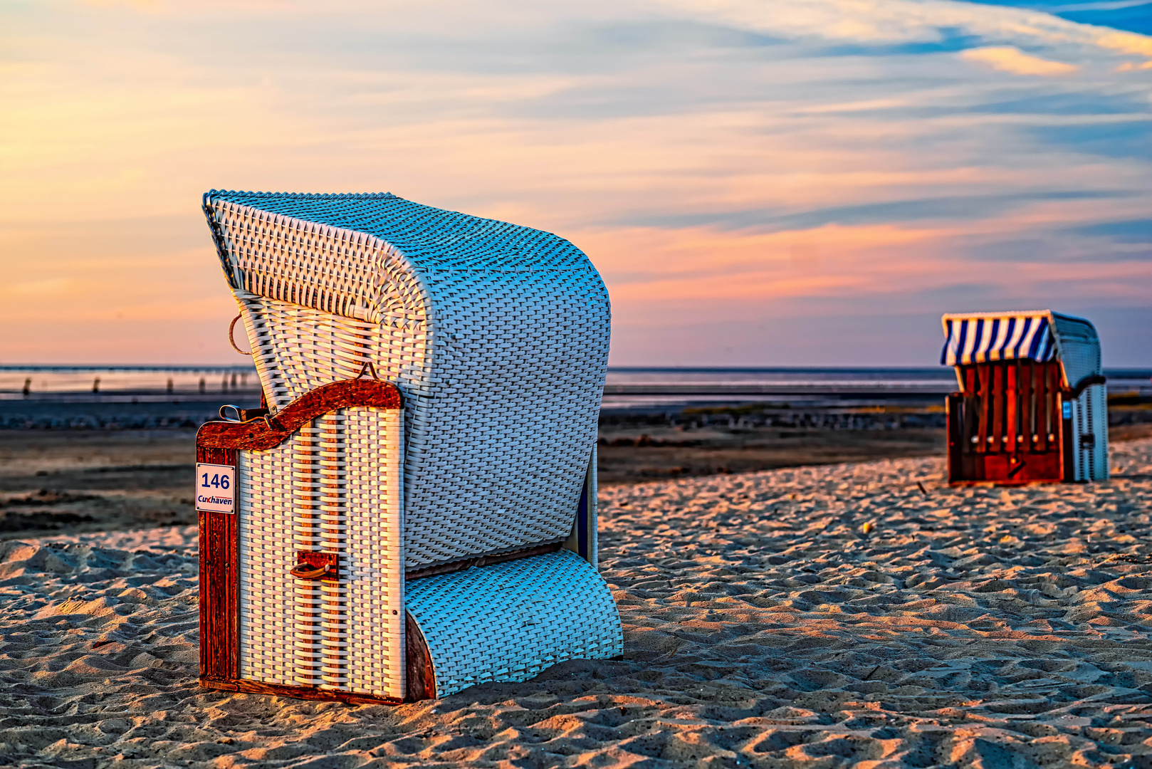 reizvolle Strandszene zur blauen Stunde