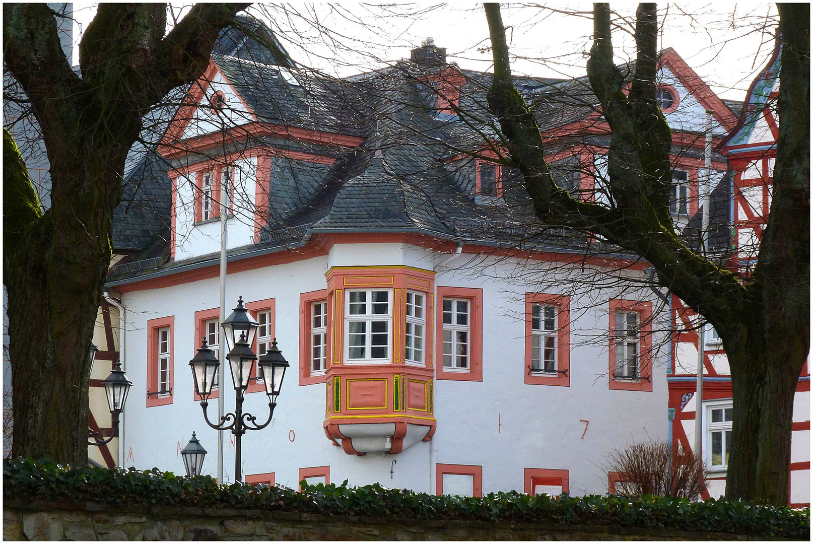 Reizvoller Blick auf die alte Lateinschule in Montabaur / Westerwald