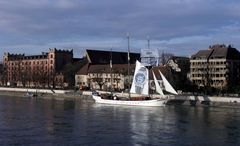 Reklame-Segler auf Rhein in Basel