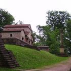 rekonstruierter römischer Tempel in Tawern