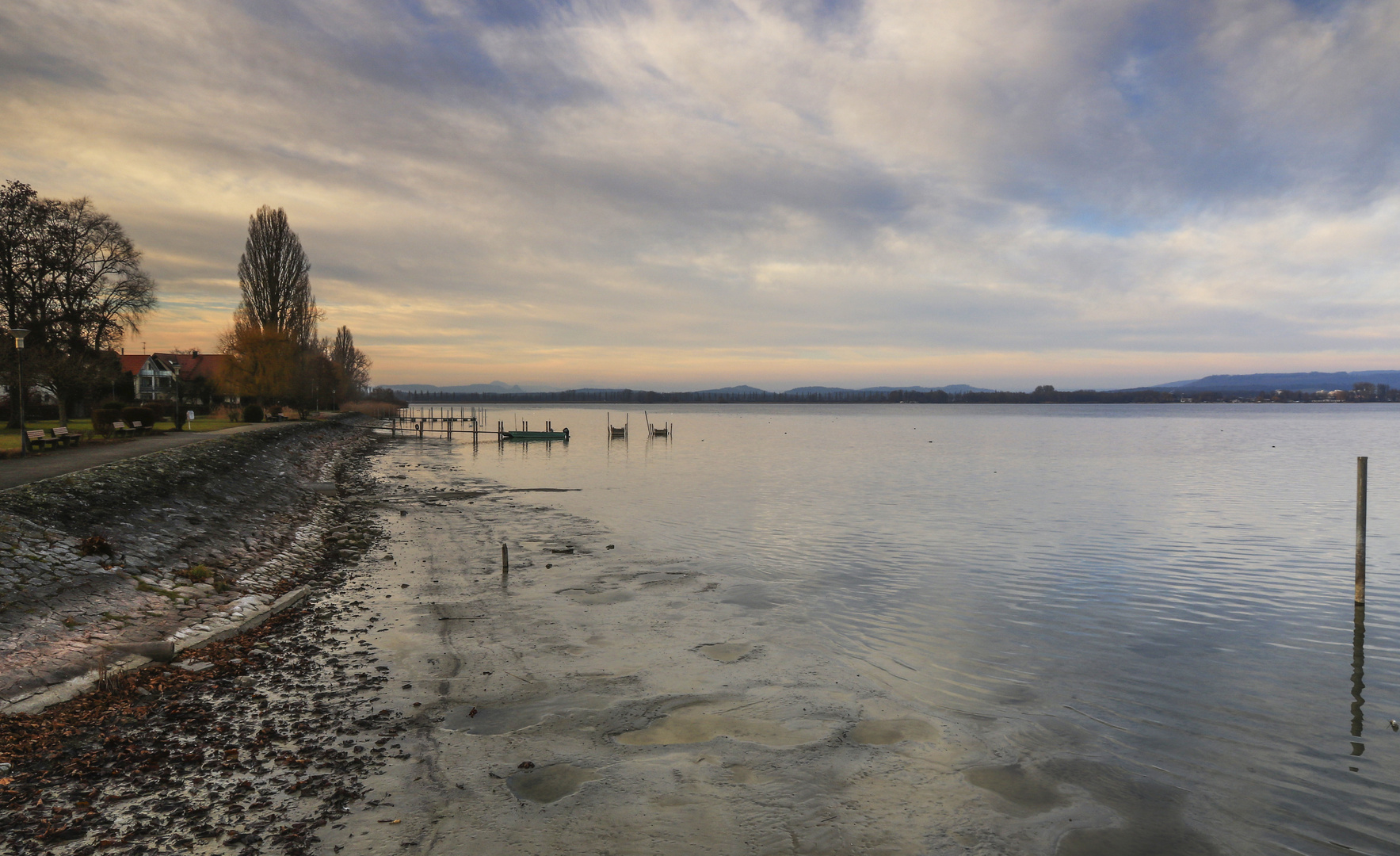 Relativ wenig Wasser im Bodensee