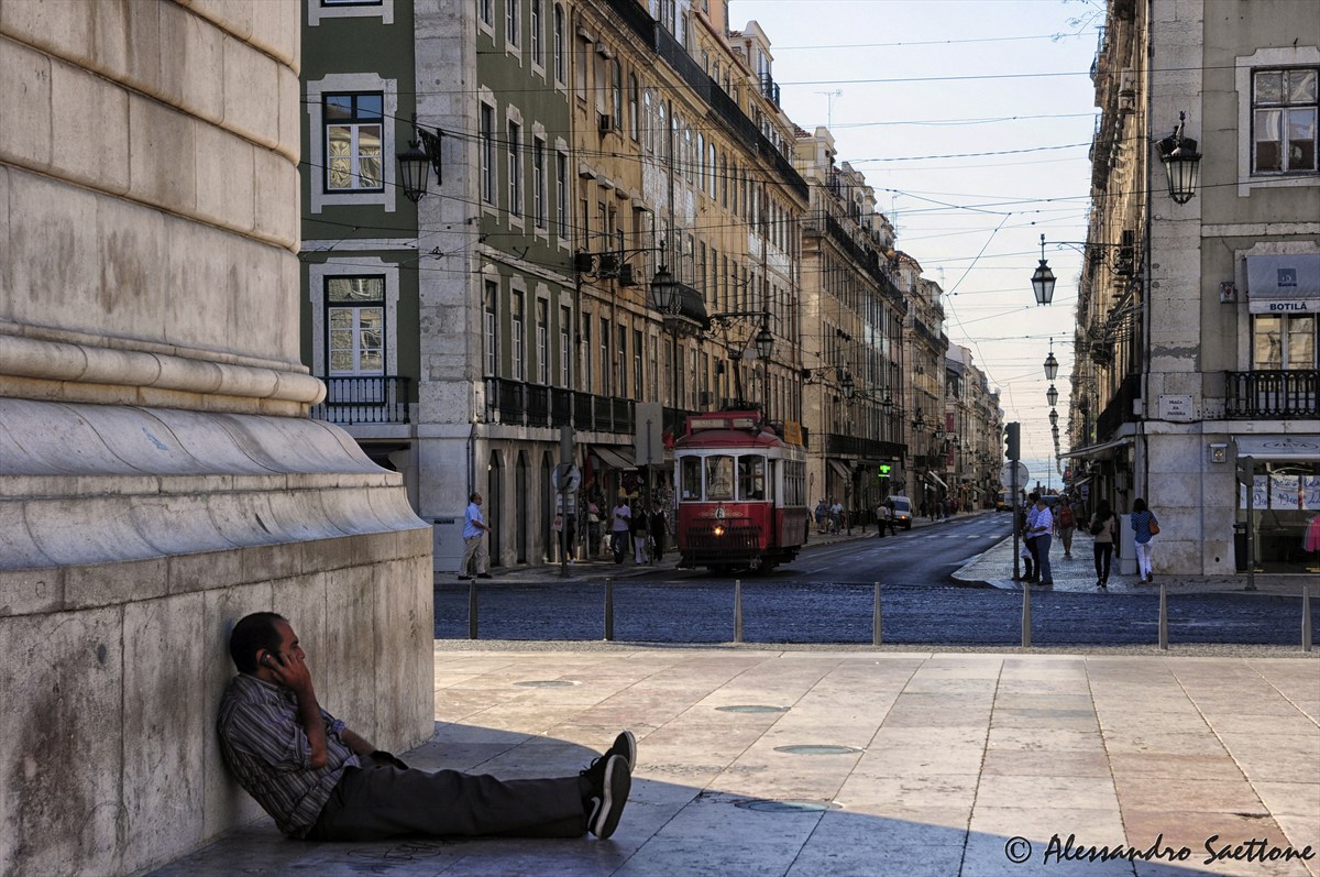 Relax on the phone (Lisbon)