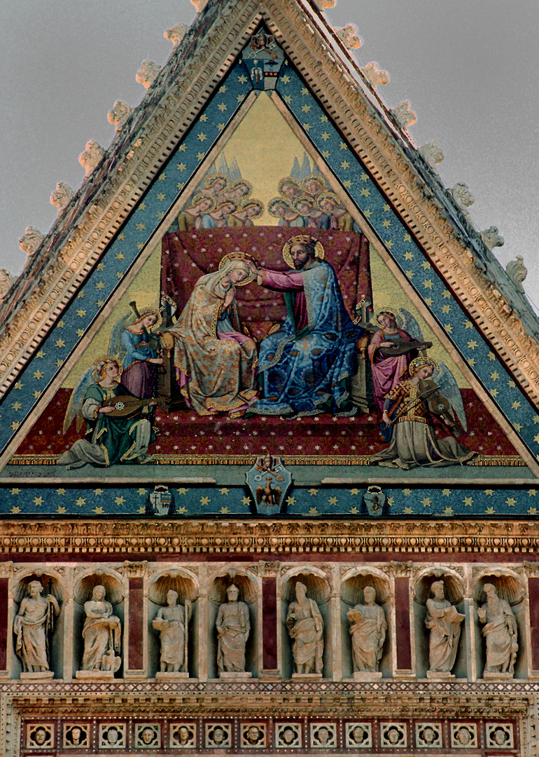Relief am Giebel des Hauptportals des Doms in Orvieto