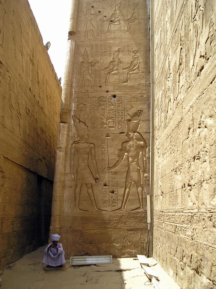 Relief am Tempel von Edfu