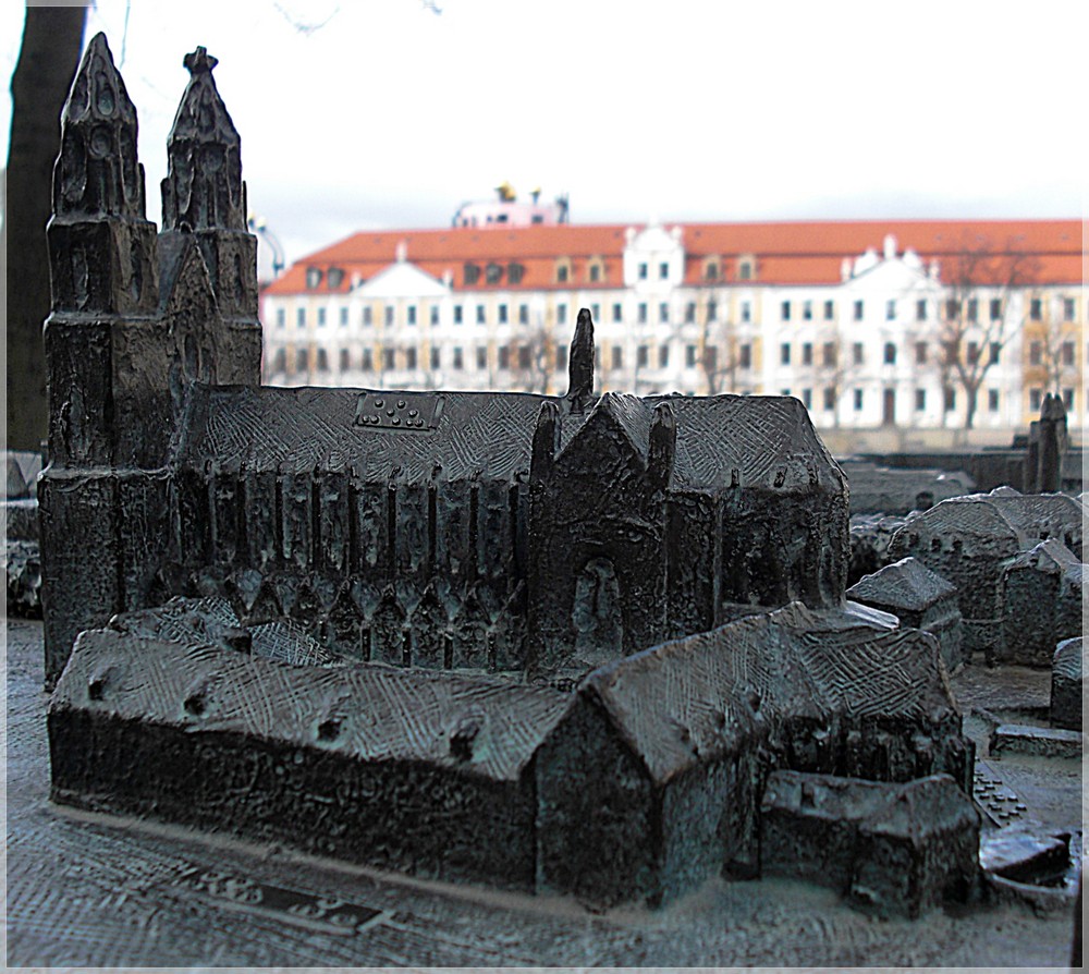 Relief auf dem Magdeburger Domplatz