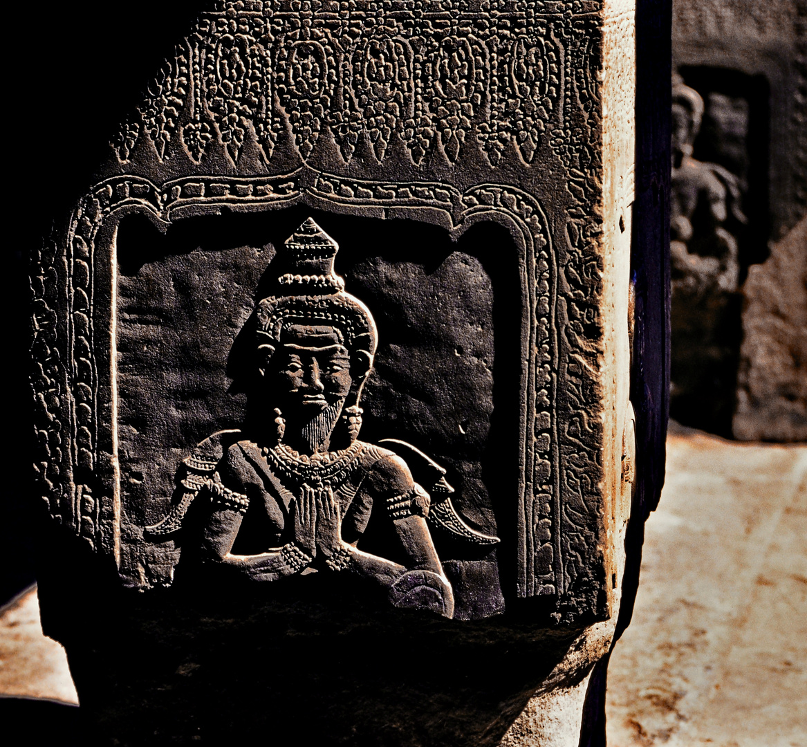 Relief in Angkor Wat 01
