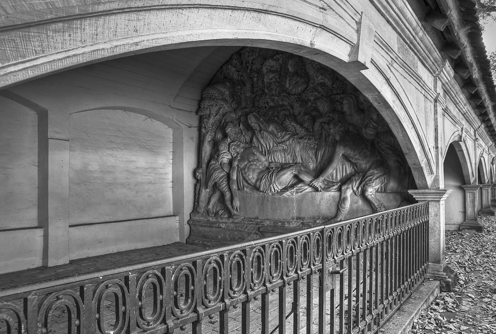 Relief in einem Arkadenhaus