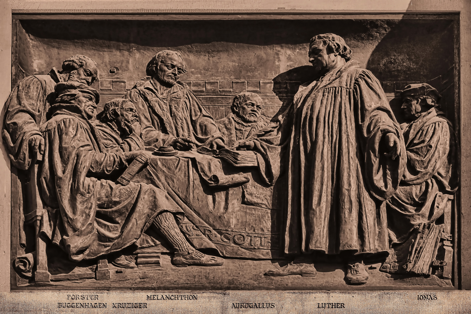 Relief Luther mit Reformatoren am Berliner Dom