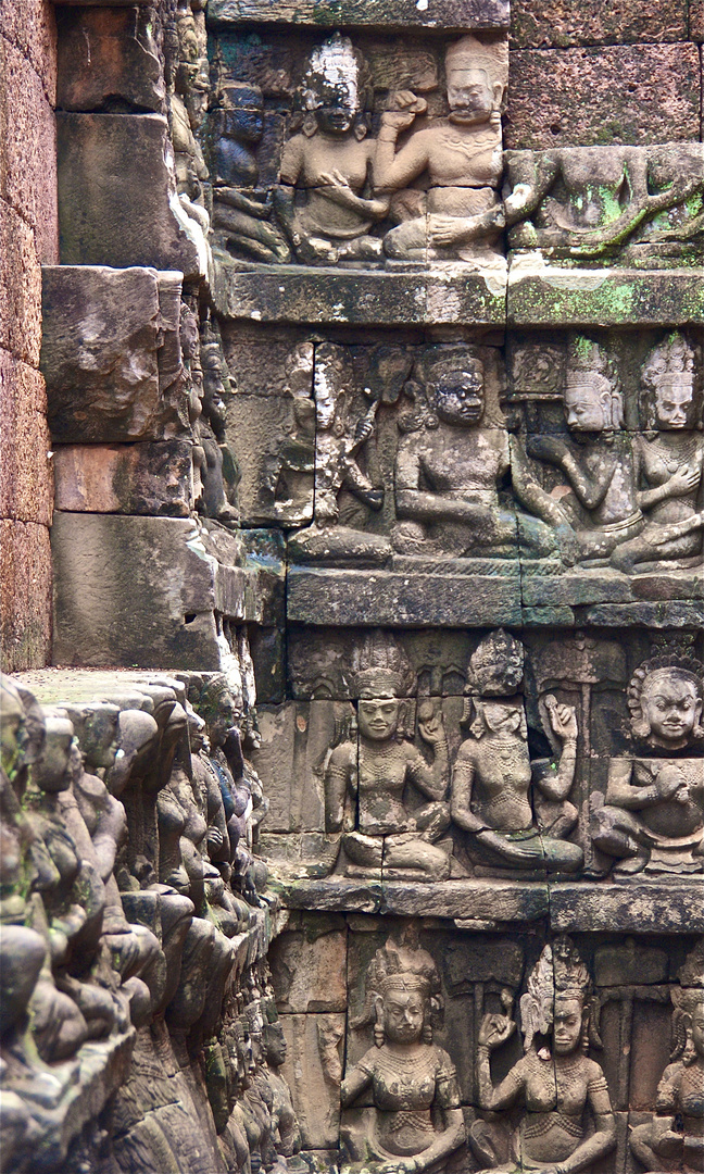 relief nahe der terasse des leprakönigs in angkor, cambodia 2010